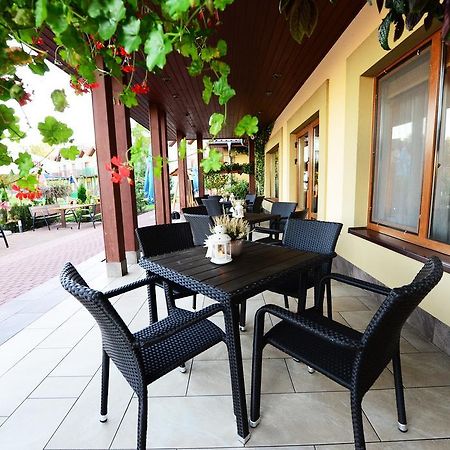 Hotel Daglezja Nad Jeziorem Kornickim Kórnik 外观 照片