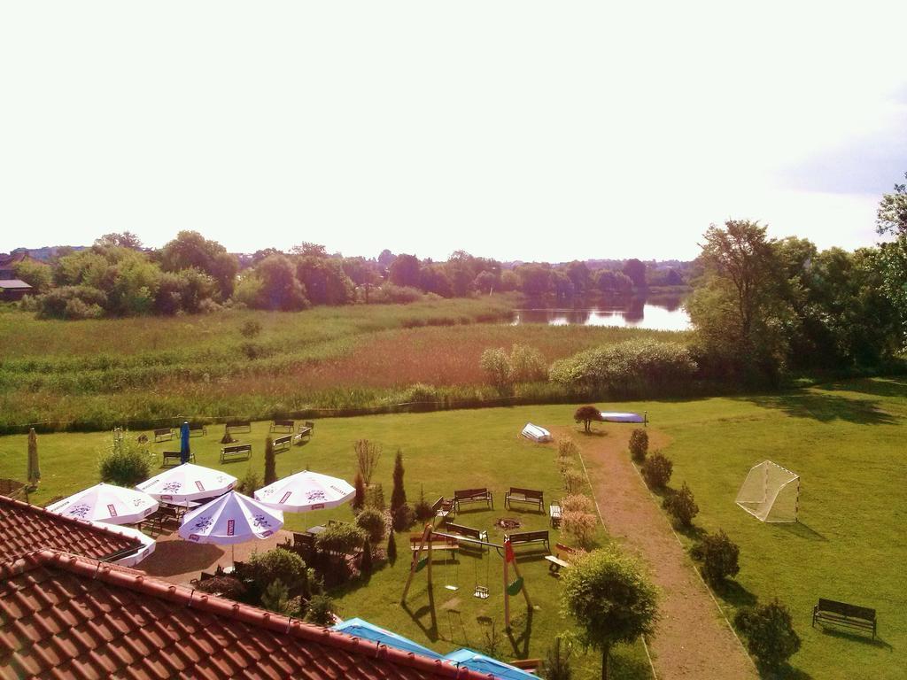 Hotel Daglezja Nad Jeziorem Kornickim Kórnik 外观 照片