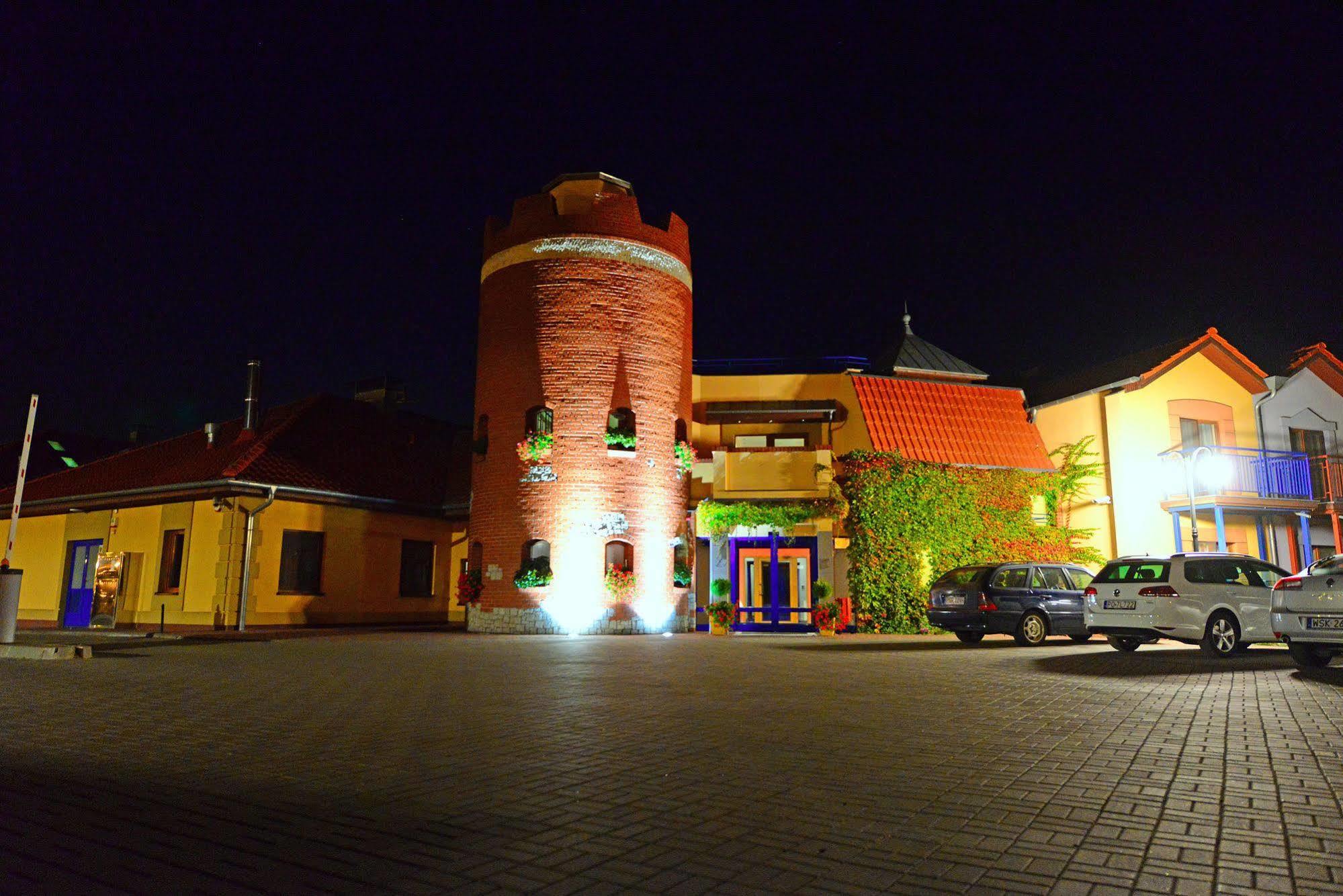 Hotel Daglezja Nad Jeziorem Kornickim Kórnik 外观 照片